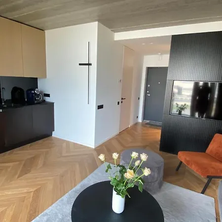 J. Ralio Apartamentai Lägenhet *